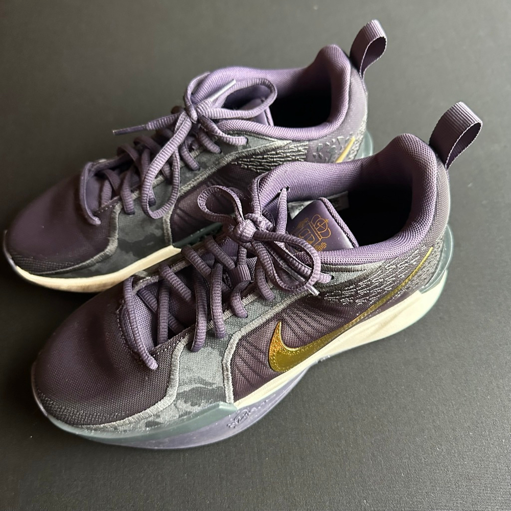 Youth Nike Sabrina 1 Athletic Shoes Size 5 Purple Gold